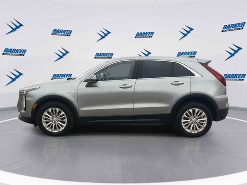 Certified 2024 Cadillac XT4 Luxury w/ Cold Weather Package image 5