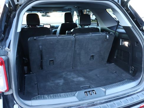 Used 2021 Ford Explorer XLT w/ Equipment Group 202A AWD/4WD image 26