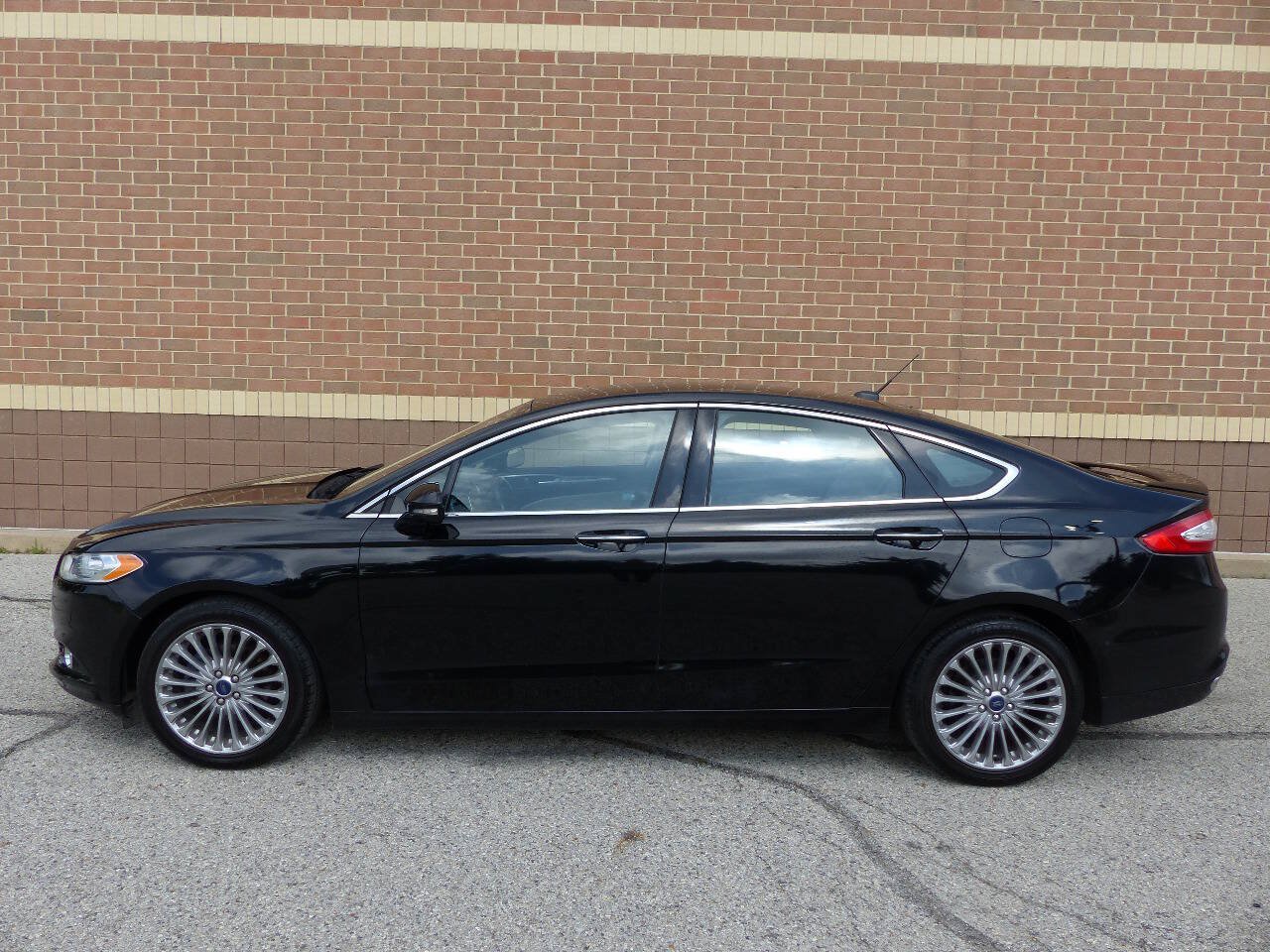 Used 2016 Ford Fusion Titanium FWD image 5