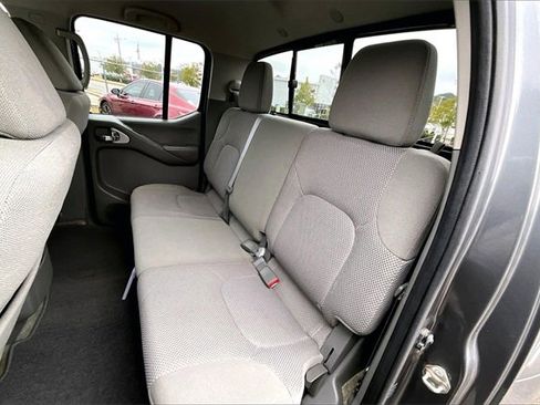 Used 2018 Nissan Frontier SV image 19
