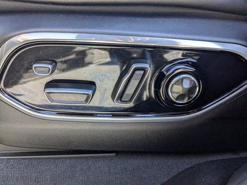 Used 2022 Jeep Grand Cherokee Summit w/ Luxury Tech Group V image 21