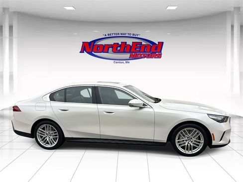 Used 2024 BMW 530i xDrive w/ Premium Package image 2