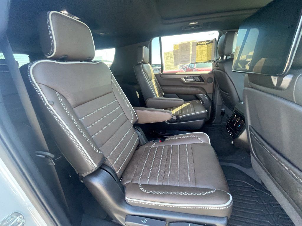 Used 2026 GMC Yukon XL Denali Ultimate AWD/4WD image 27
