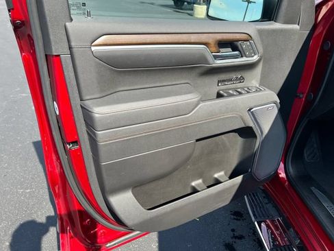Certified 2025 Chevrolet Silverado 1500 High Country AWD/4WD image 10