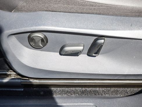 Certified 2022 Volkswagen Tiguan SE image 21