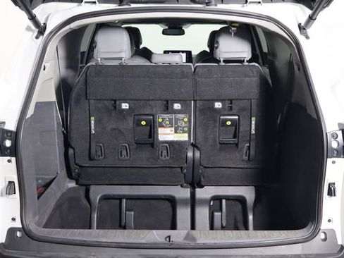 Used 2024 Toyota Sienna XLE AWD/4WD image 18