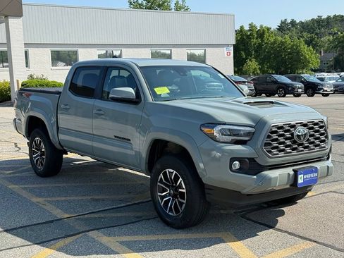 Used 2023 Toyota Tacoma TRD Sport w/ TRD Premium Sport Package AWD/4WD image 8
