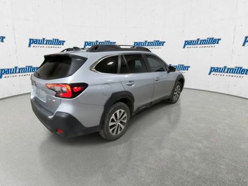 Used 2025 Subaru Outback Premium image 11