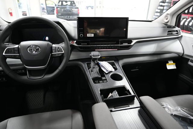 New 2026 Toyota Sienna XLE AWD/4WD image 14