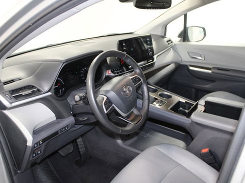 Used 2024 Toyota Sienna XLE image 22