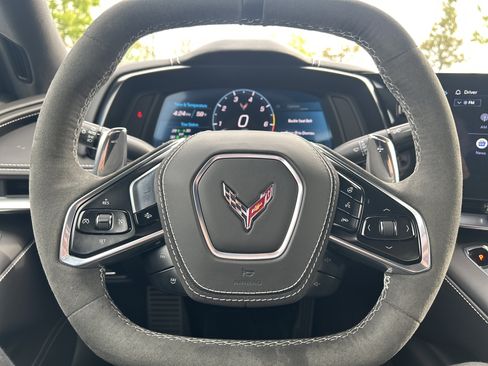 Used 2024 Chevrolet Corvette Stingray Premium Cpe w/ Z51 Performance Package RWD image 17