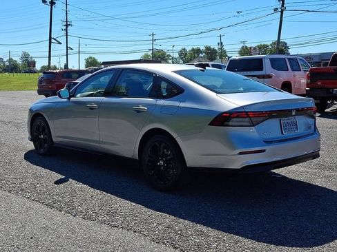 Certified 2025 Honda Accord SE image 4