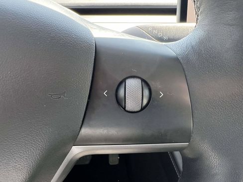 Used 2022 Tesla Model Y Long Range AWD/4WD image 24