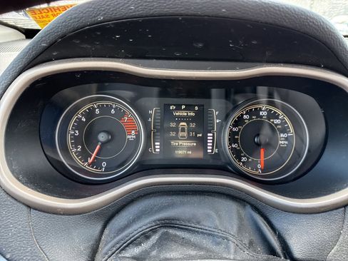 Used 2016 Jeep Cherokee Latitude w/ Cold Weather Group image 18