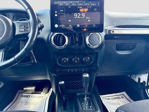Used 2018 Jeep Wrangler Unlimited Sahara AWD/4WD image 17