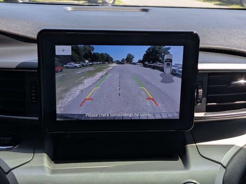 Used 2023 Ford Explorer XLT w/ Equipment Group 202A AWD/4WD image 32