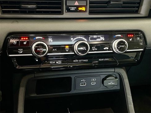 Used 2025 Honda Pilot Elite image 16