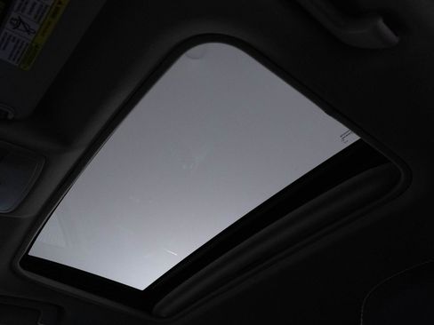 Used 2018 Toyota RAV4 Limited image 31