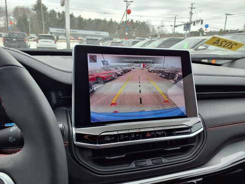 Used 2024 Jeep Compass Trailhawk w/ Trailhawk Elite Group image 10