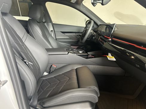 Used 2026 BMW 530i w/ Premium Package RWD image 31