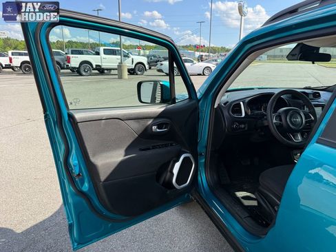 Used 2021 Jeep Renegade Latitude AWD/4WD image 13