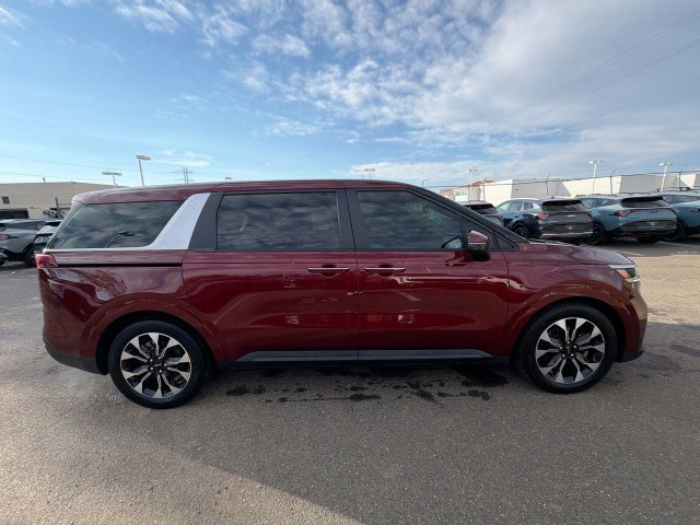 Used 2023 Kia Carnival EX FWD image 5