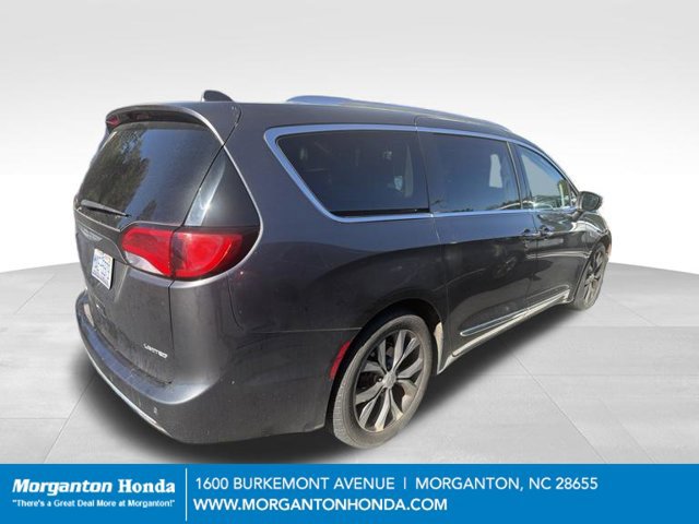 Used 2017 Chrysler Pacifica Limited FWD image 5