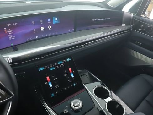 Used 2025 Cadillac Escalade IQ Sport 2 w/ LPO, ONYX Package image 25