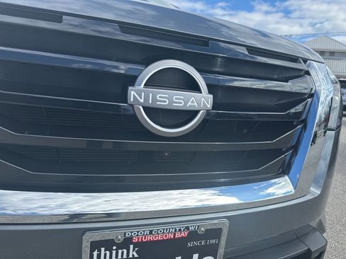 Used 2025 Nissan Pathfinder SL AWD/4WD image 32
