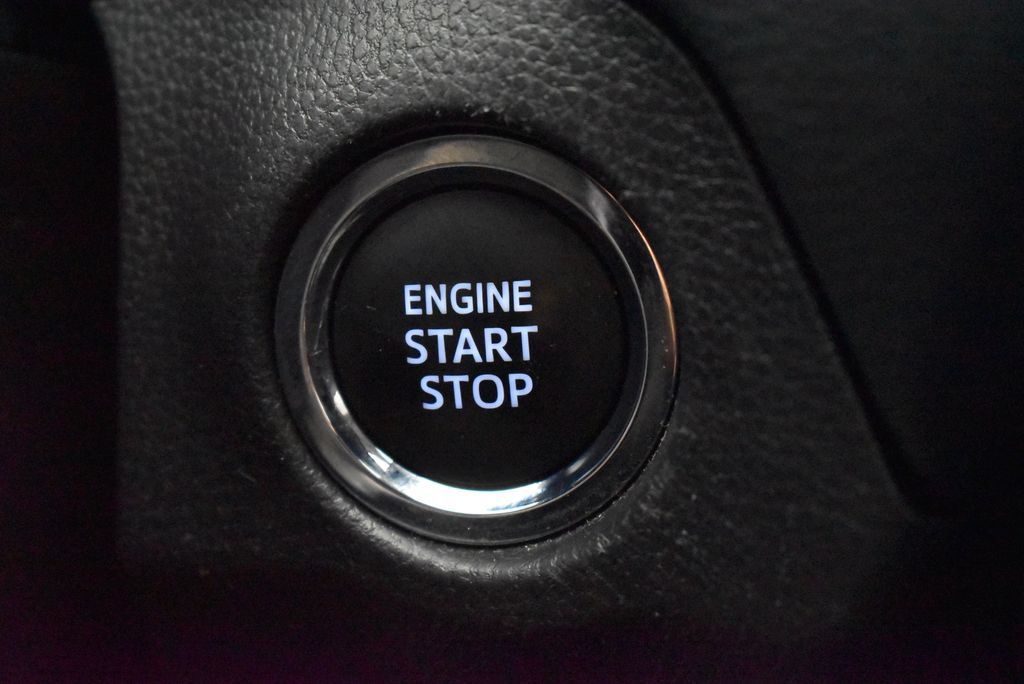 Used 2025 Toyota RAV4 XLE AWD/4WD image 18