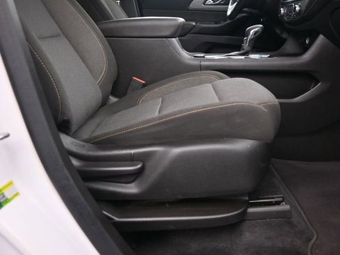 Used 2021 Chevrolet Traverse LT image 15