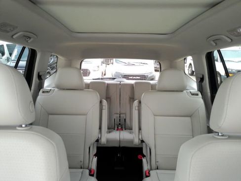 Used 2021 Volkswagen Atlas SE w/ Panoramic Sunroof Package FWD image 37