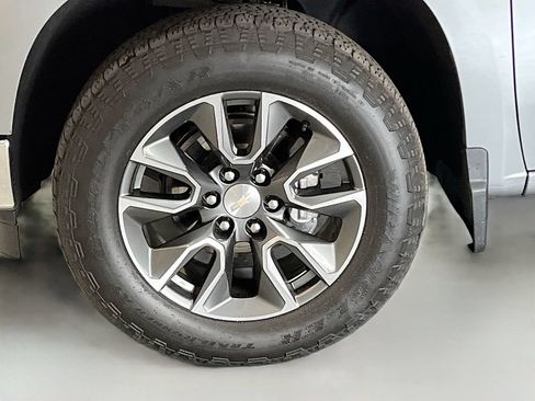 Used 2024 Chevrolet Silverado 1500 LT AWD/4WD image 30