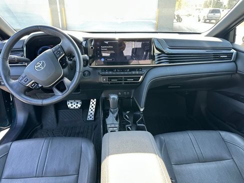 Used 2025 Toyota Camry XSE FWD image 9