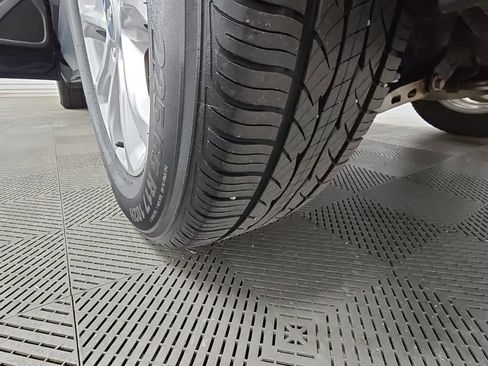 Used 2019 Chevrolet Equinox LS image 40