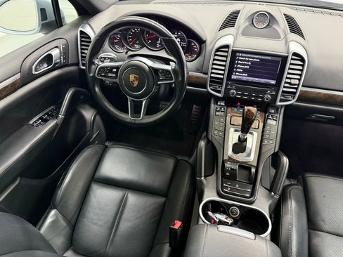 Used 2018 Porsche Cayenne Platinum Edition image 31