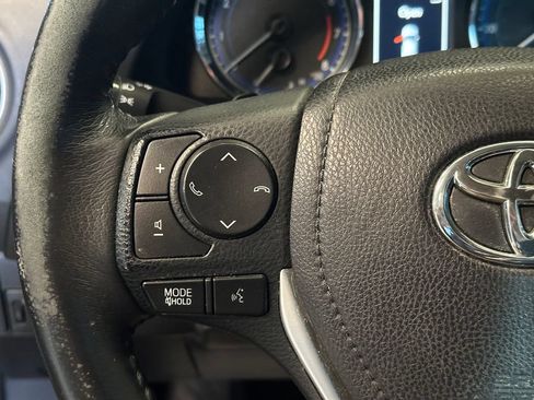 Used 2017 Toyota Corolla SE w/ Carpet Mat Package (TMS) FWD image 11