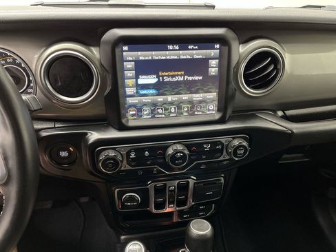 Used 2022 Jeep Wrangler Unlimited Sahara w/ Cold Weather Group AWD/4WD image 17