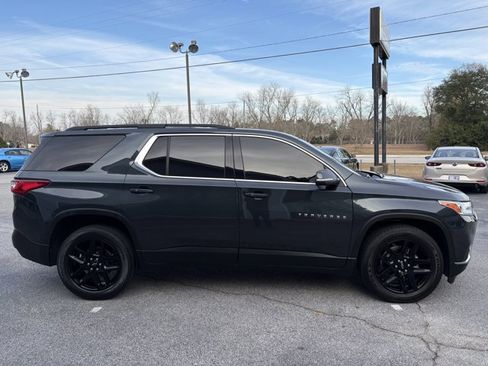 Used 2021 Chevrolet Traverse LT image 5