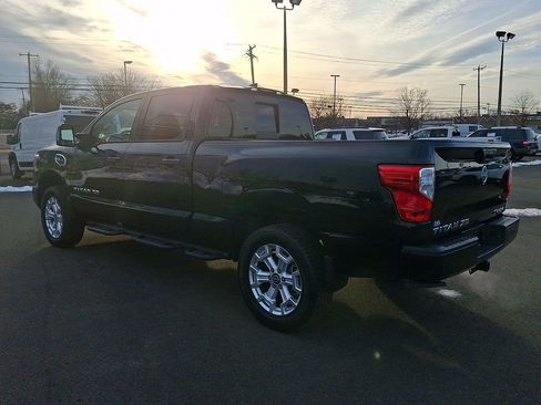 Certified 2023 Nissan Titan SV w/ SV Convenience Package image 4