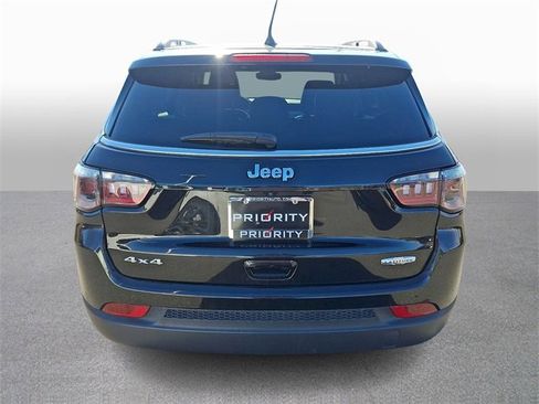Used 2022 Jeep Compass Latitude image 5