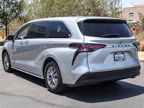 Certified 2023 Toyota Sienna LE AWD/4WD image 22