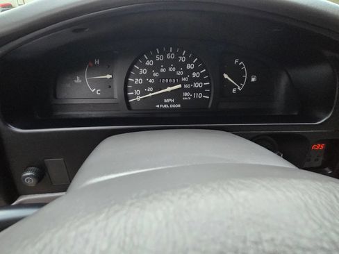 Used 2002 Toyota Tacoma 2WD Regular Cab image 12