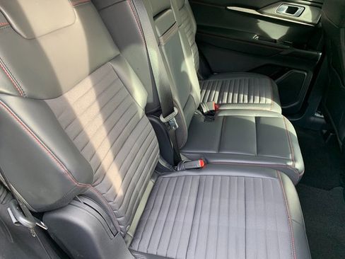 Used 2025 Ford Explorer ST-Line w/ ST-Line Street Pack image 14