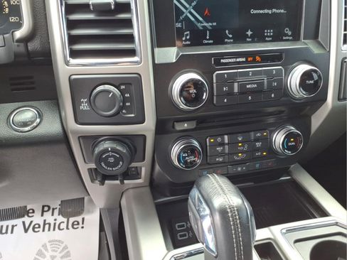 Used 2017 Ford F150 Lariat w/ Equipment Group 502A Luxury AWD/4WD image 18