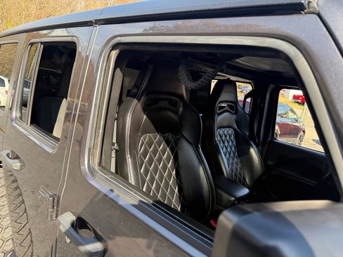 Used 2020 Jeep Wrangler Unlimited Sport S w/ Sun And Sound Package image 44