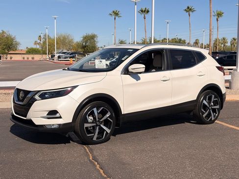 Certified 2022 Nissan Rogue Sport SL w/ Premium Package AWD/4WD image 2
