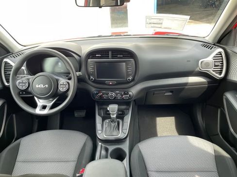 Used 2023 Kia Soul LX w/ LX Technology Package FWD image 31