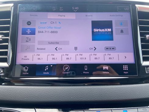 Used 2024 Chrysler Pacifica Touring-L FWD image 31