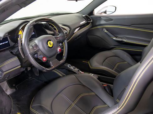 Certified 2018 Ferrari 488 GTB RWD image 4
